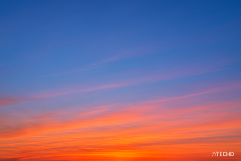 夕焼けや朝焼けのグラデーション空