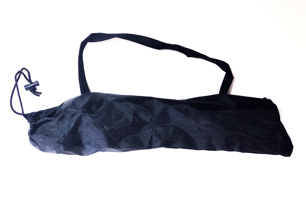 SLIK GX-S 6400に付属するナイロン製収納ケース。肩掛けストラップ付きで持ち運びやすく、三脚をコンパクトに収納できるケース