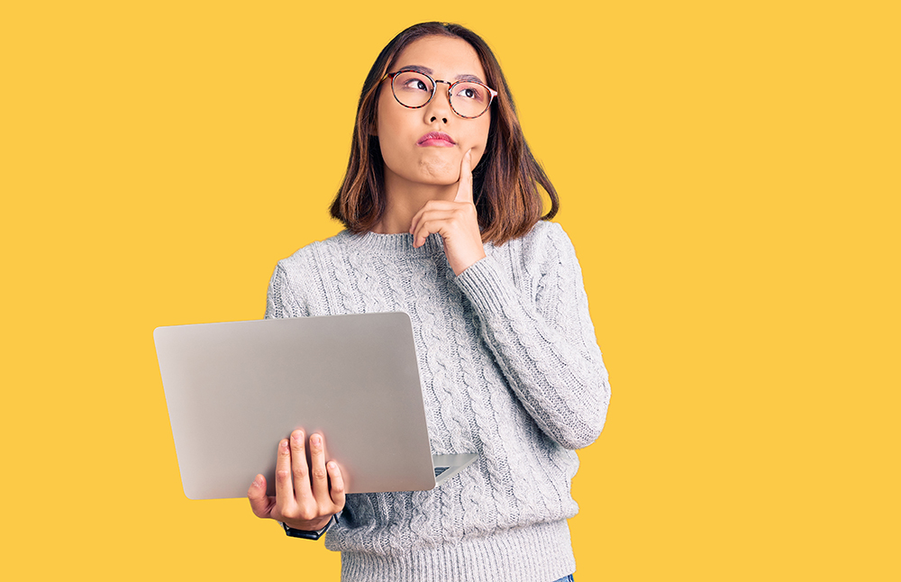 何かを考えている人で、写真ACはどんな人に向いている？ということをイメージさせる写真