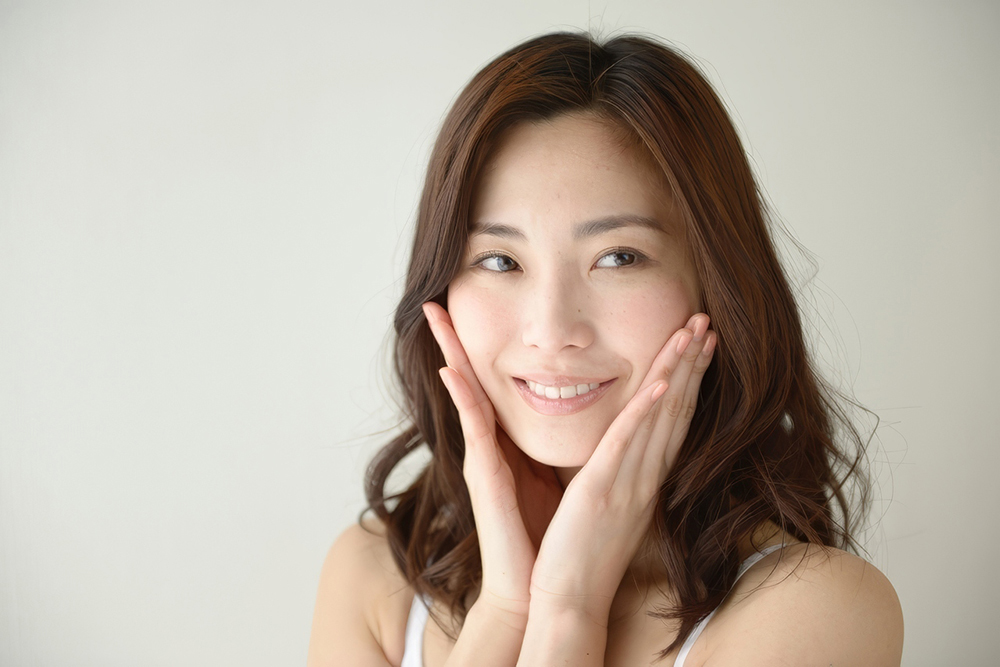 画像補正する前の女性のポートレート。