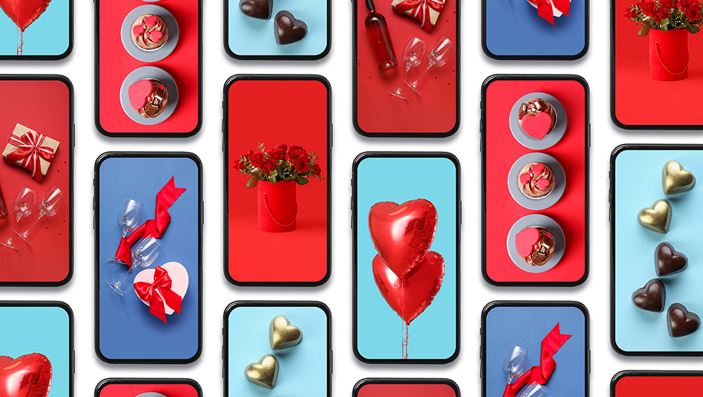 複数のスマートフォンの画面に、色鮮やかな作品がギャラリーのように並んでいる様子。ブログを作品集として活用するイメージ。